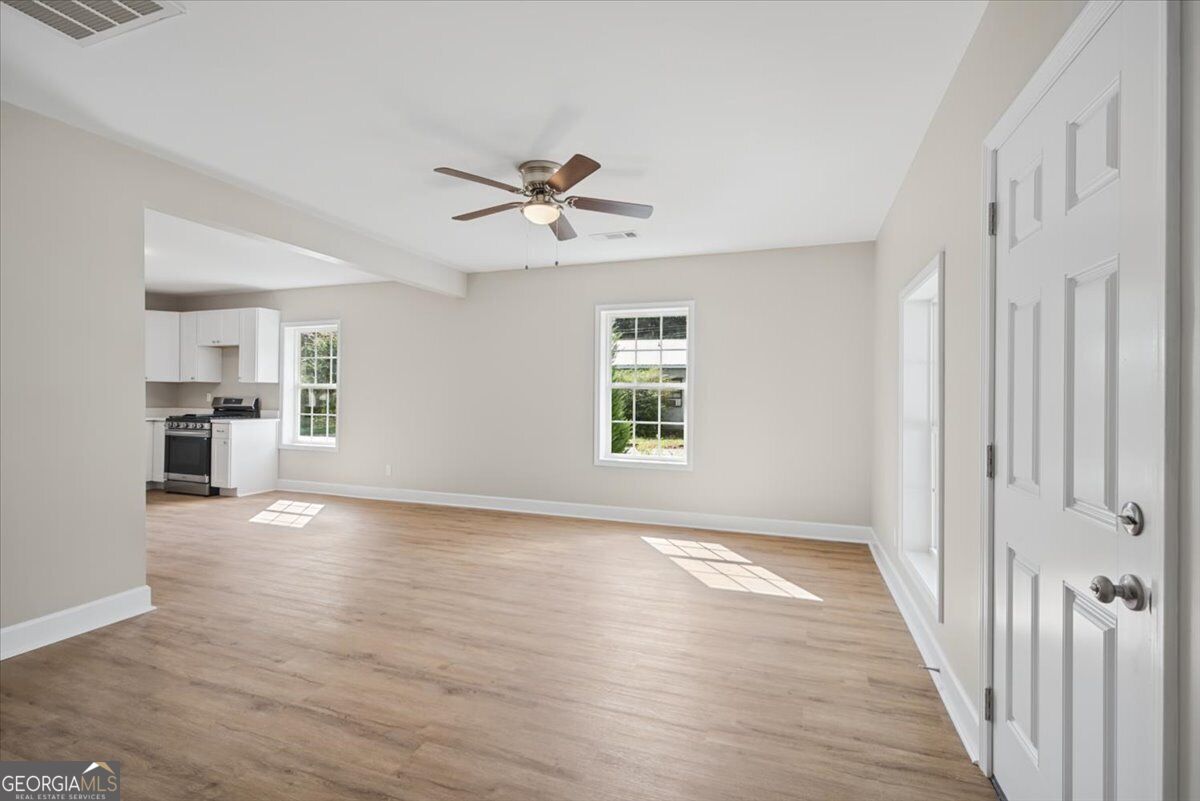 6 E 3rd Street Property Photo 7