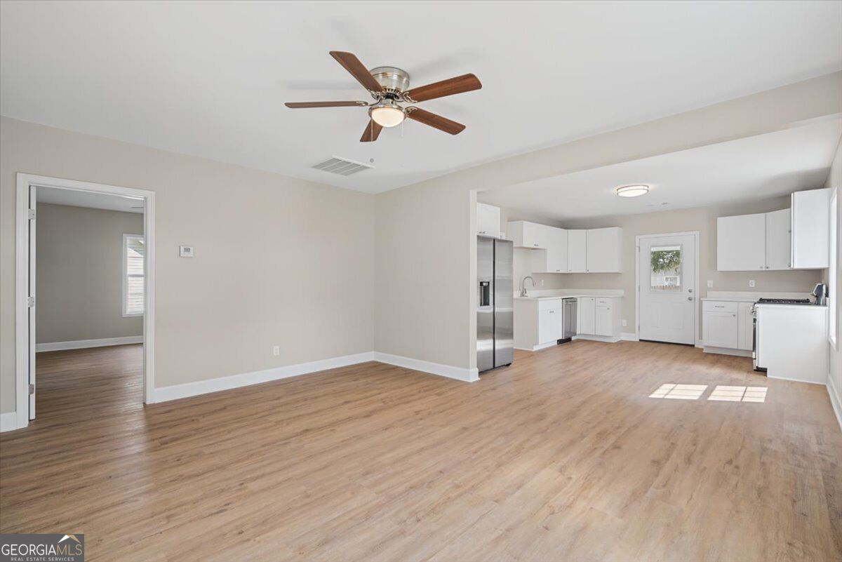 6 E 3rd Street Property Photo 9
