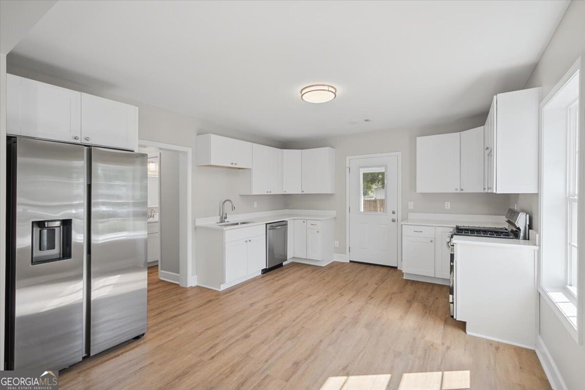 6 E 3rd Street Property Photo 11