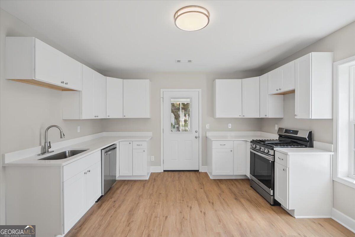 6 E 3rd Street Property Photo 12