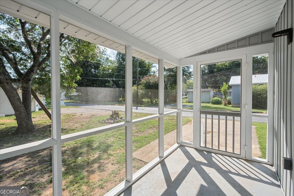 6 E 3rd Street Property Photo 29