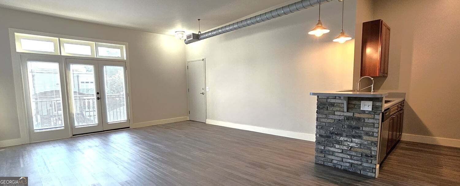 502 Pryor Street Sw # 301 Property Photo 2