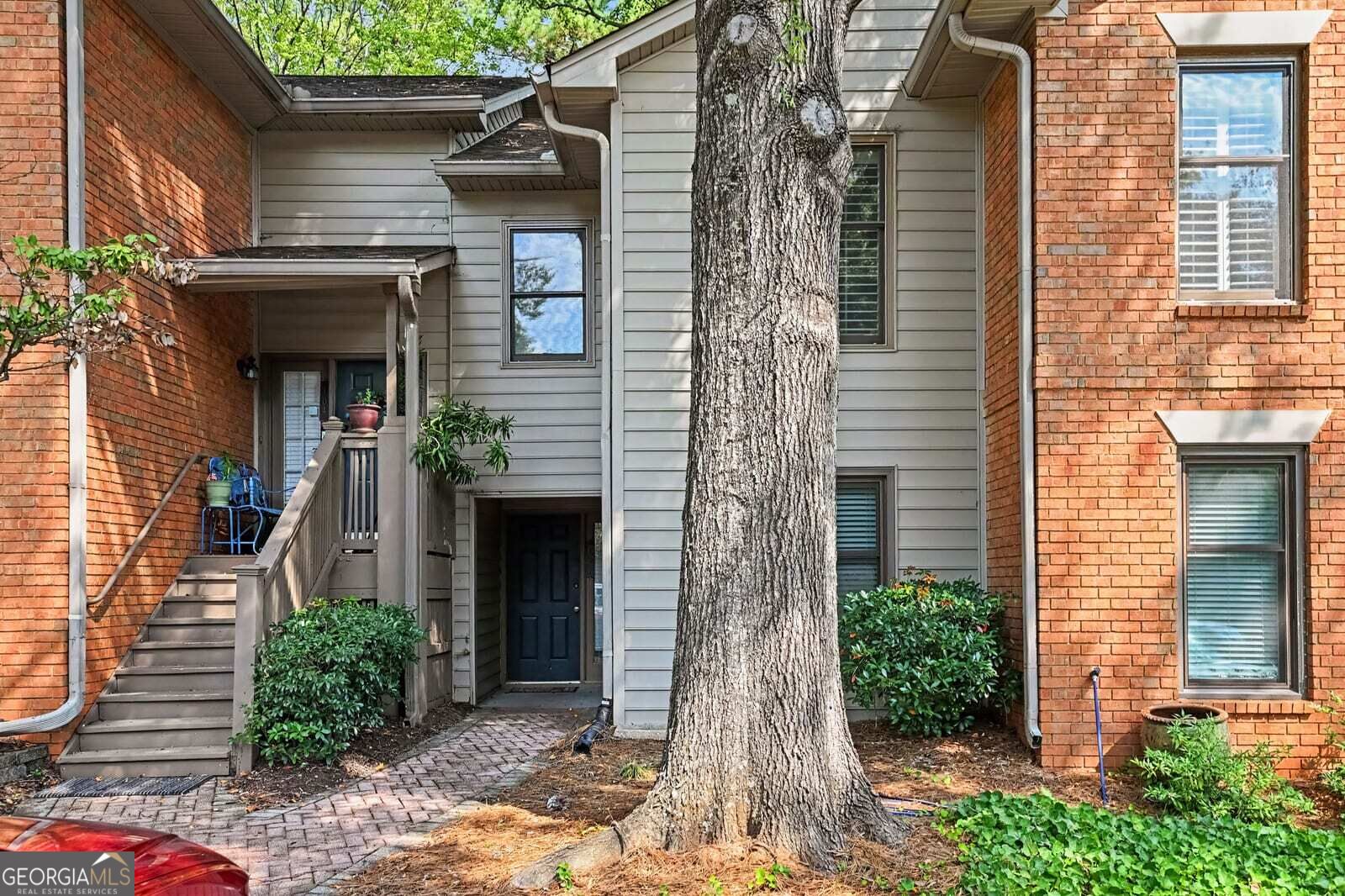 105 Garden Court Property Photo 1