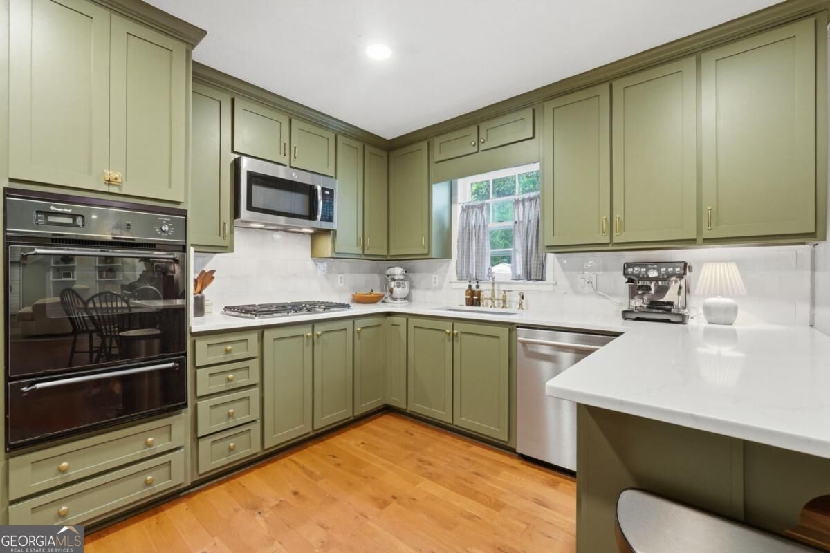 218 King Arthur Drive Property Photo 14