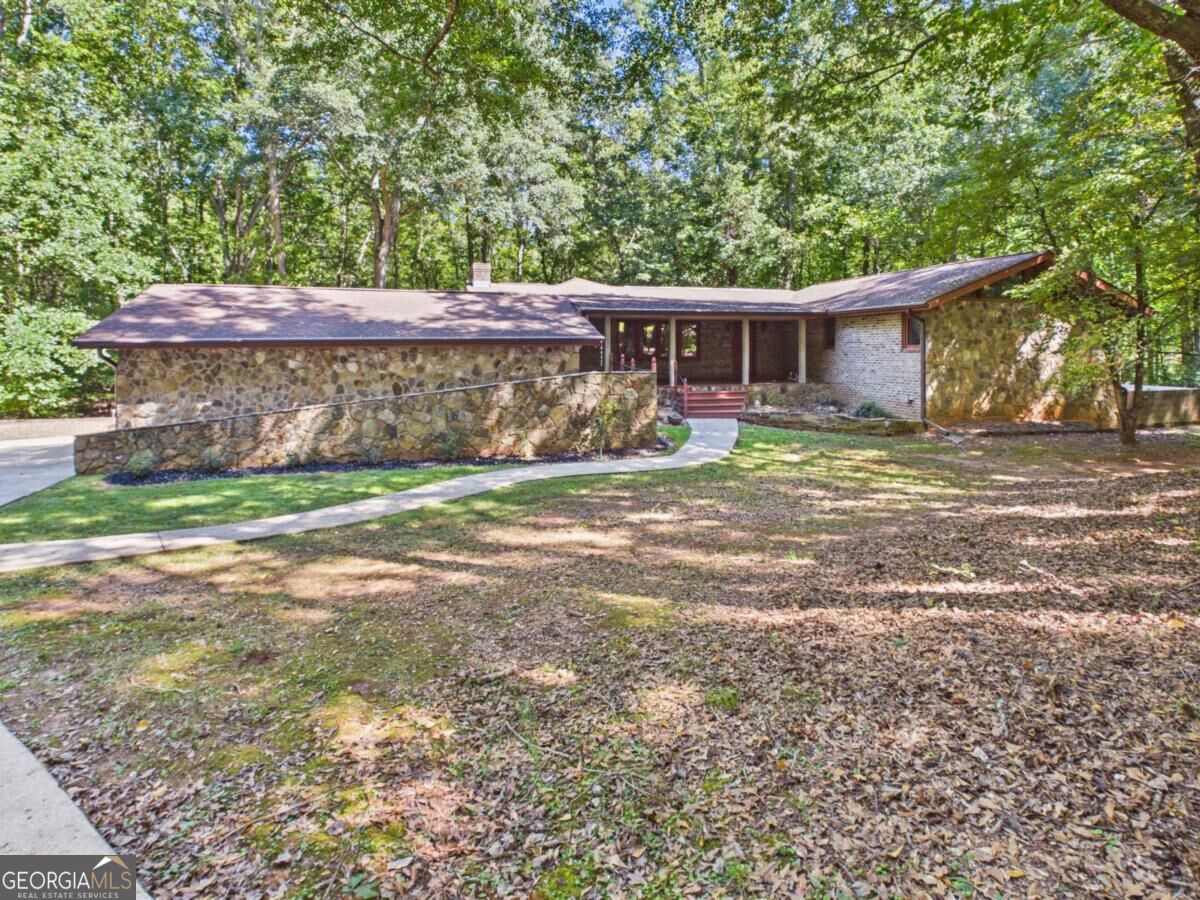 1251 Summit Circle Property Photo 1
