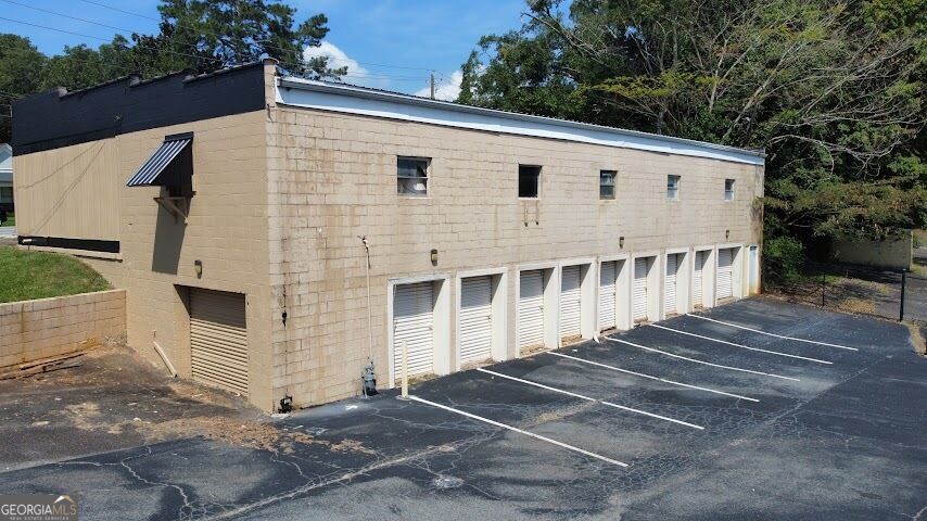 302 E College Street Property Photo 3