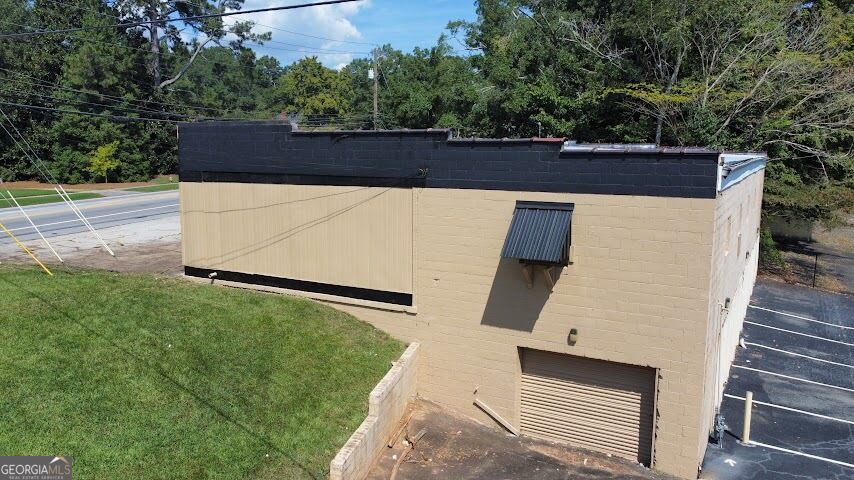 302 E College Street Property Photo 5