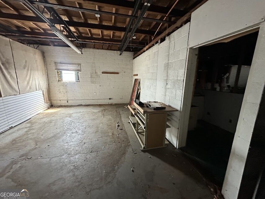 302 E College Street Property Photo 11