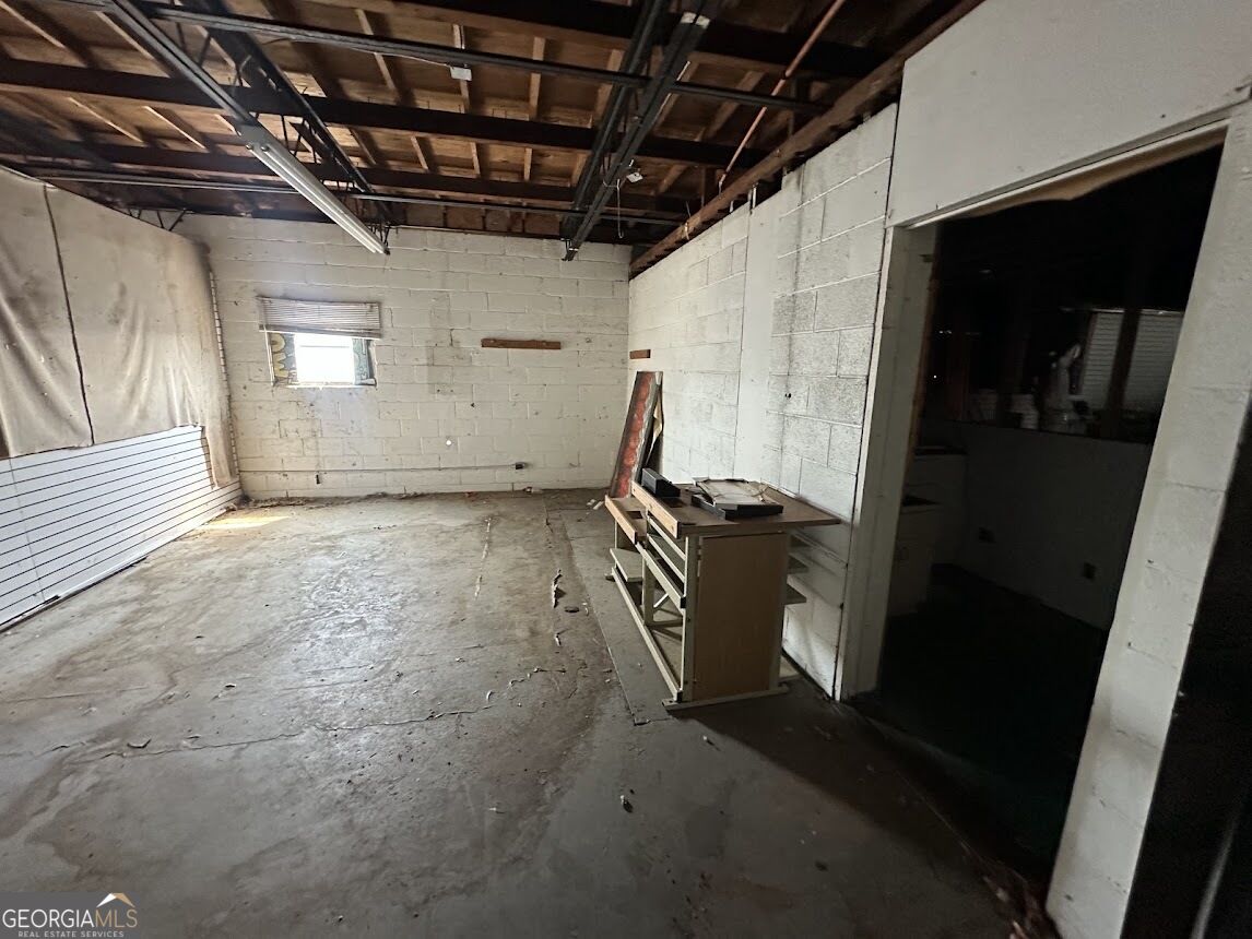 302 E College Street Property Photo 12