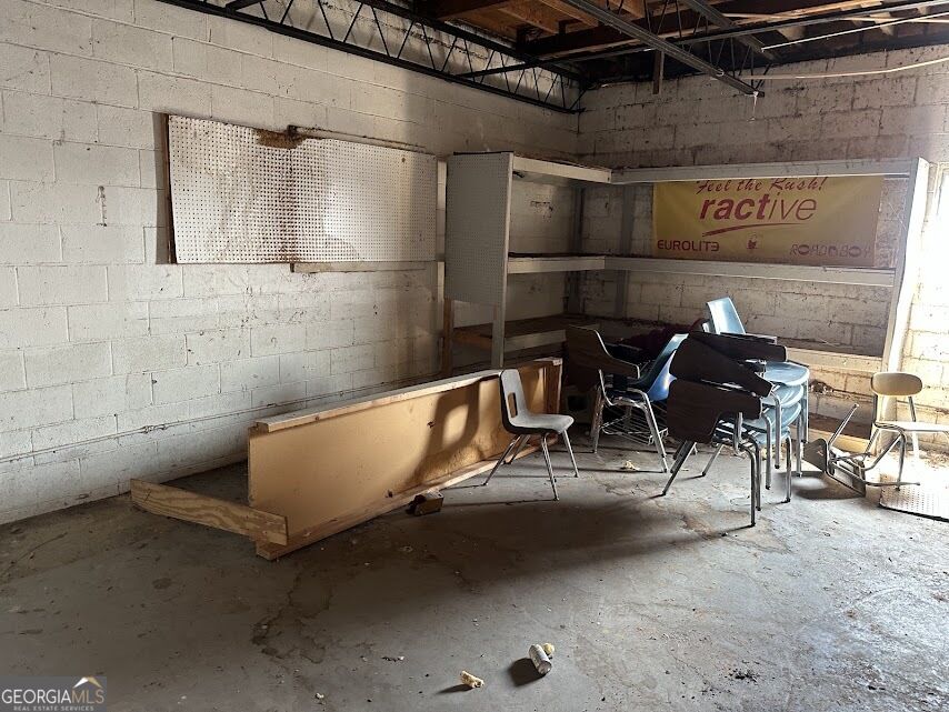 302 E College Street Property Photo 13