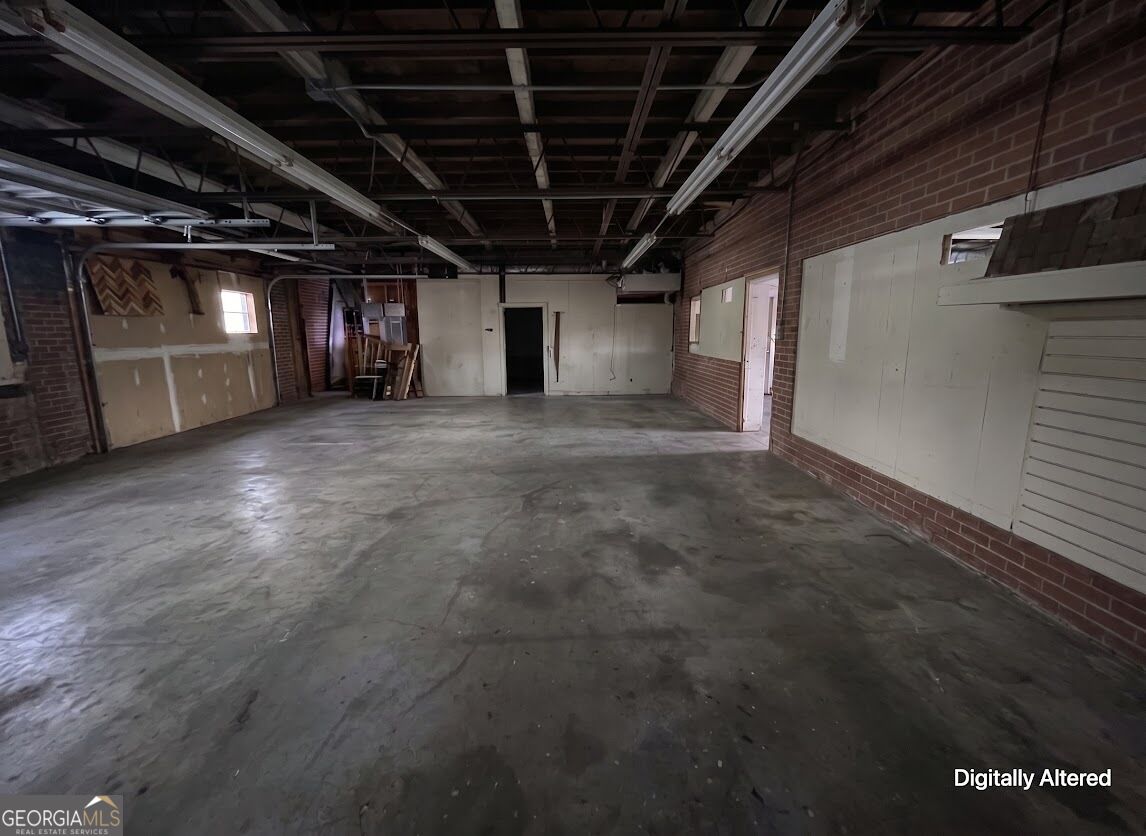 302 E College Street Property Photo 15