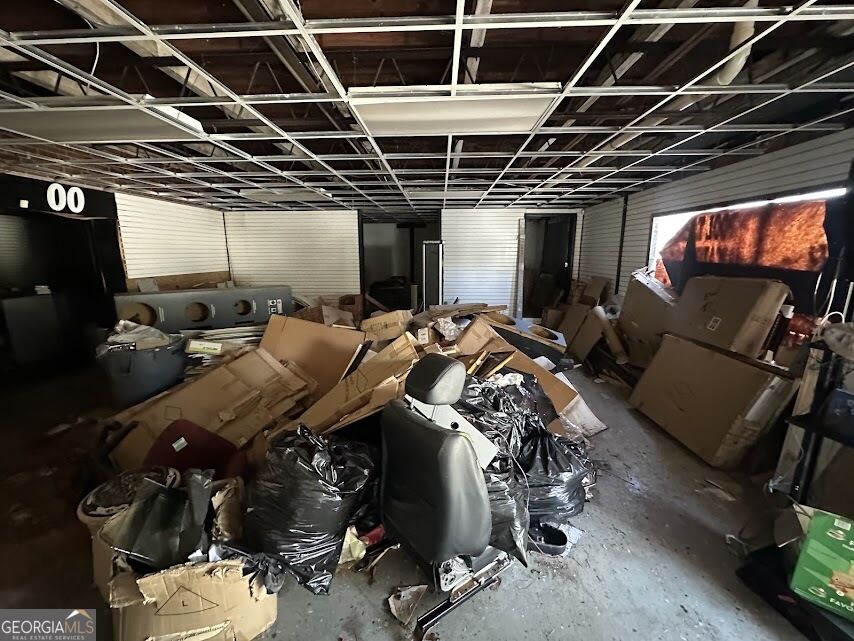 302 E College Street Property Photo 17