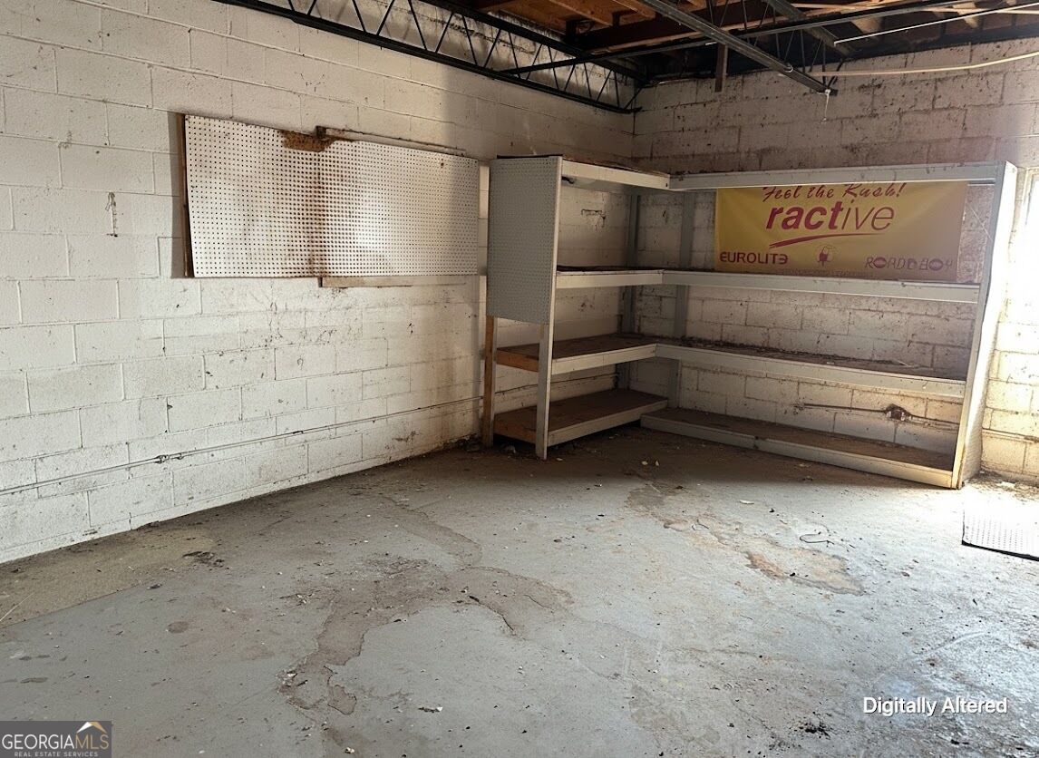 302 E College Street Property Photo 19