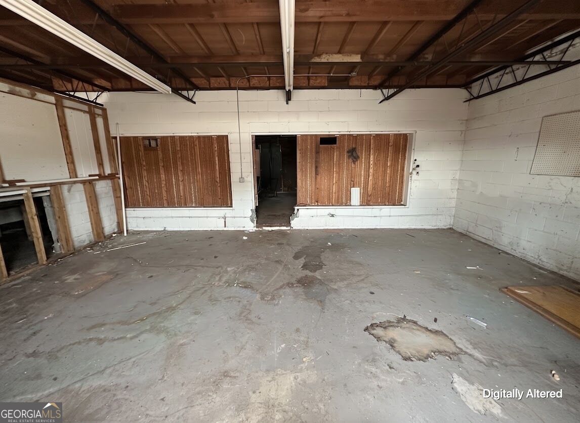 302 E College Street Property Photo 23