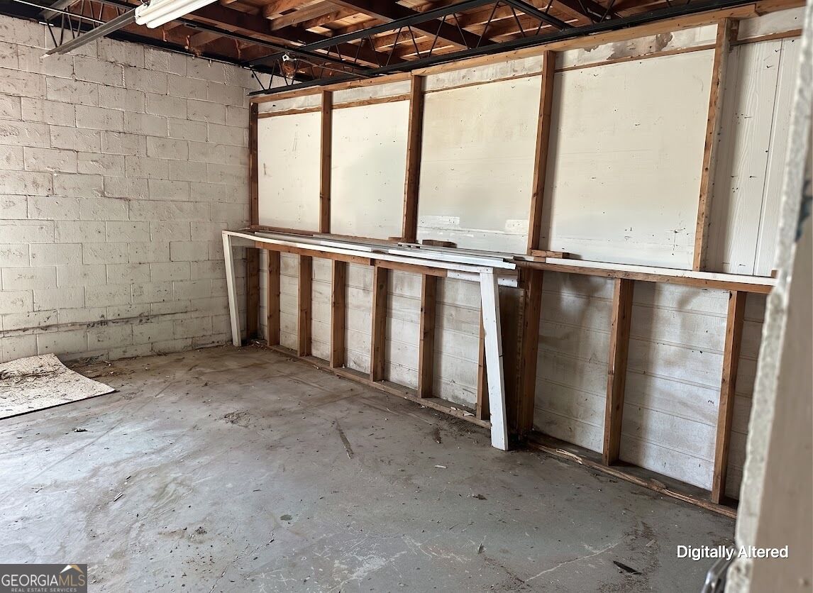 302 E College Street Property Photo 26