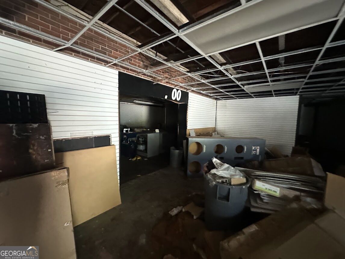 302 E College Street Property Photo 29