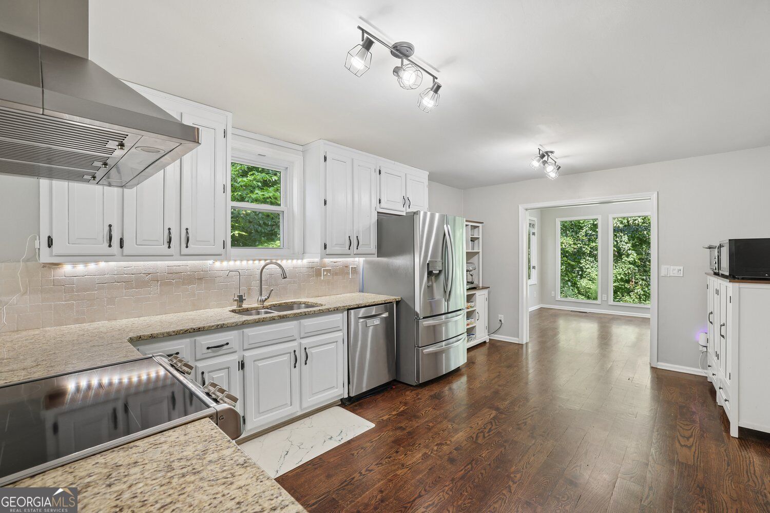 3832 Whitney Place Property Photo 8