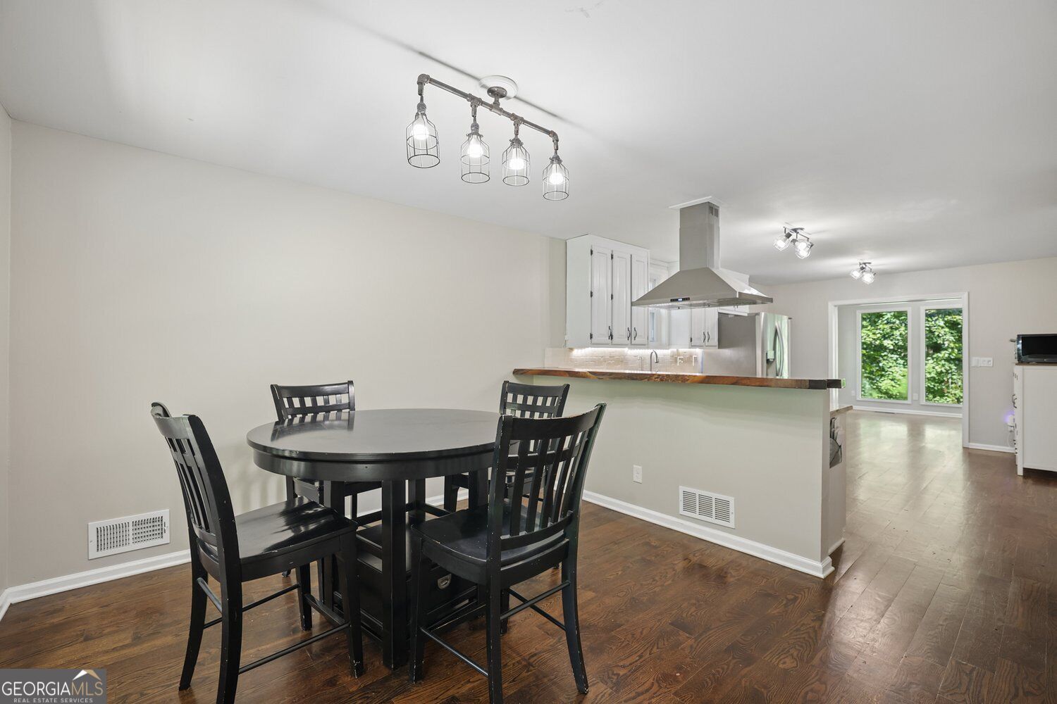3832 Whitney Place Property Photo 10