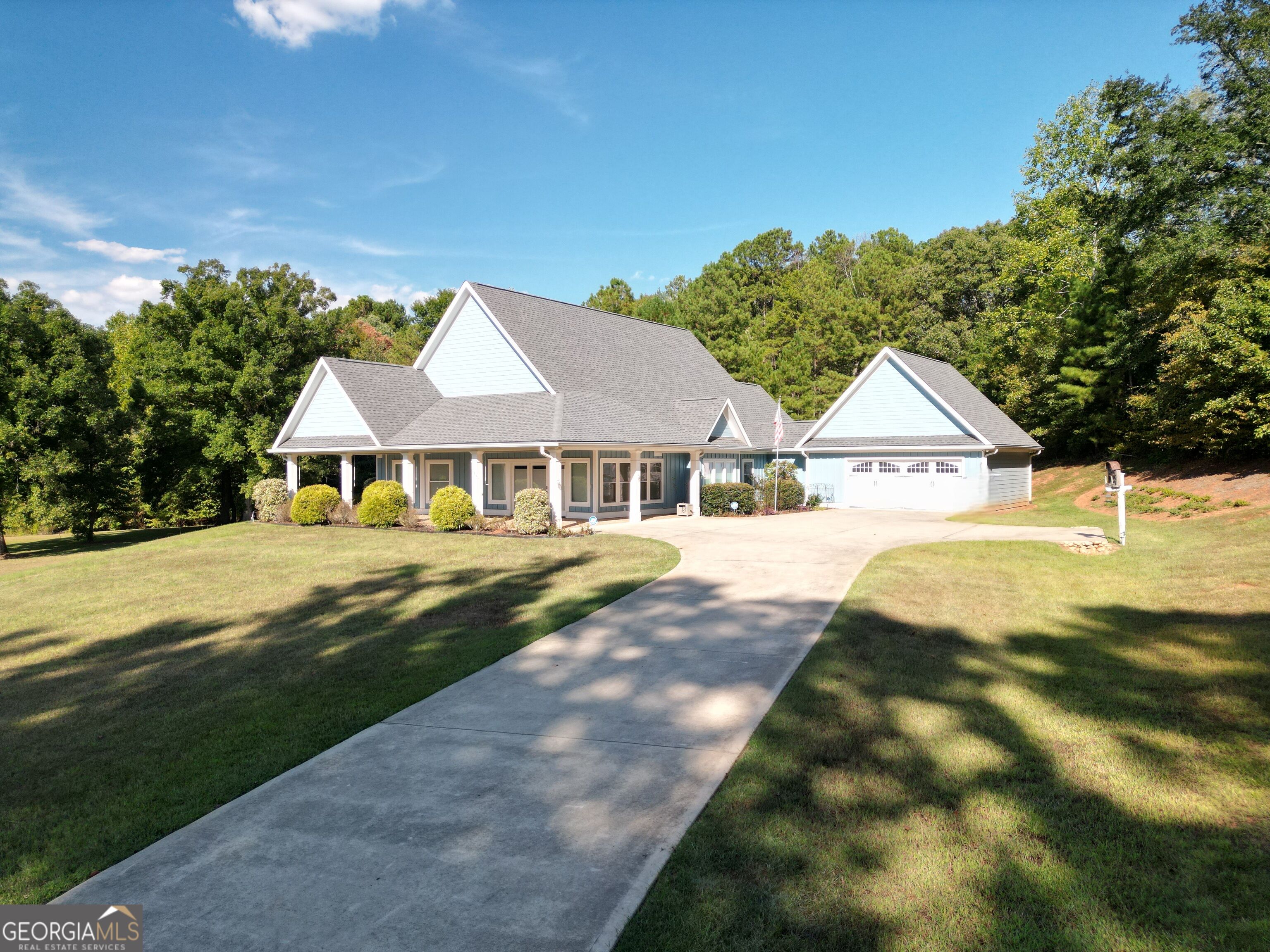 340 Thomas Drive Property Photo 1