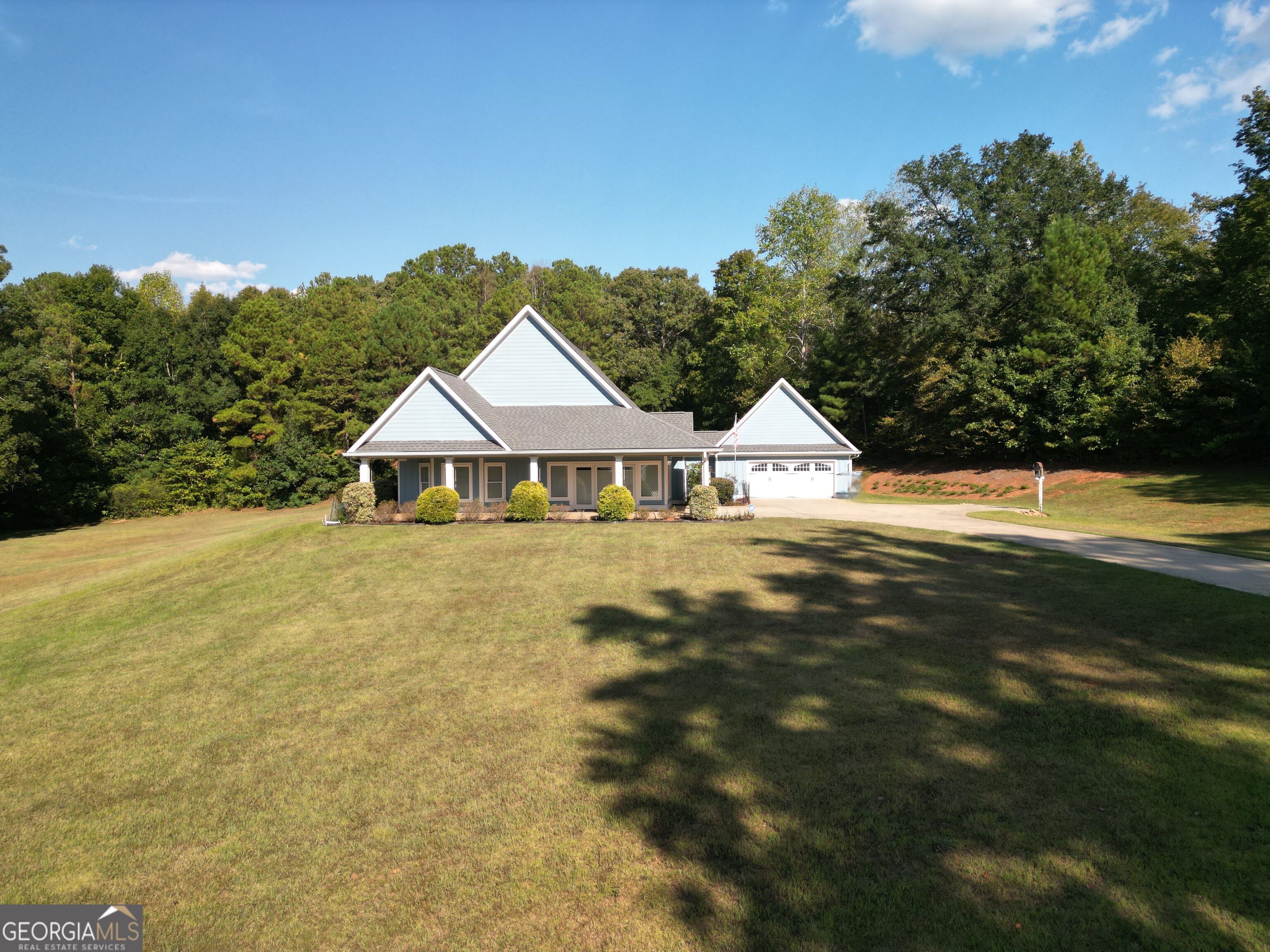 340 Thomas Drive Property Photo 2
