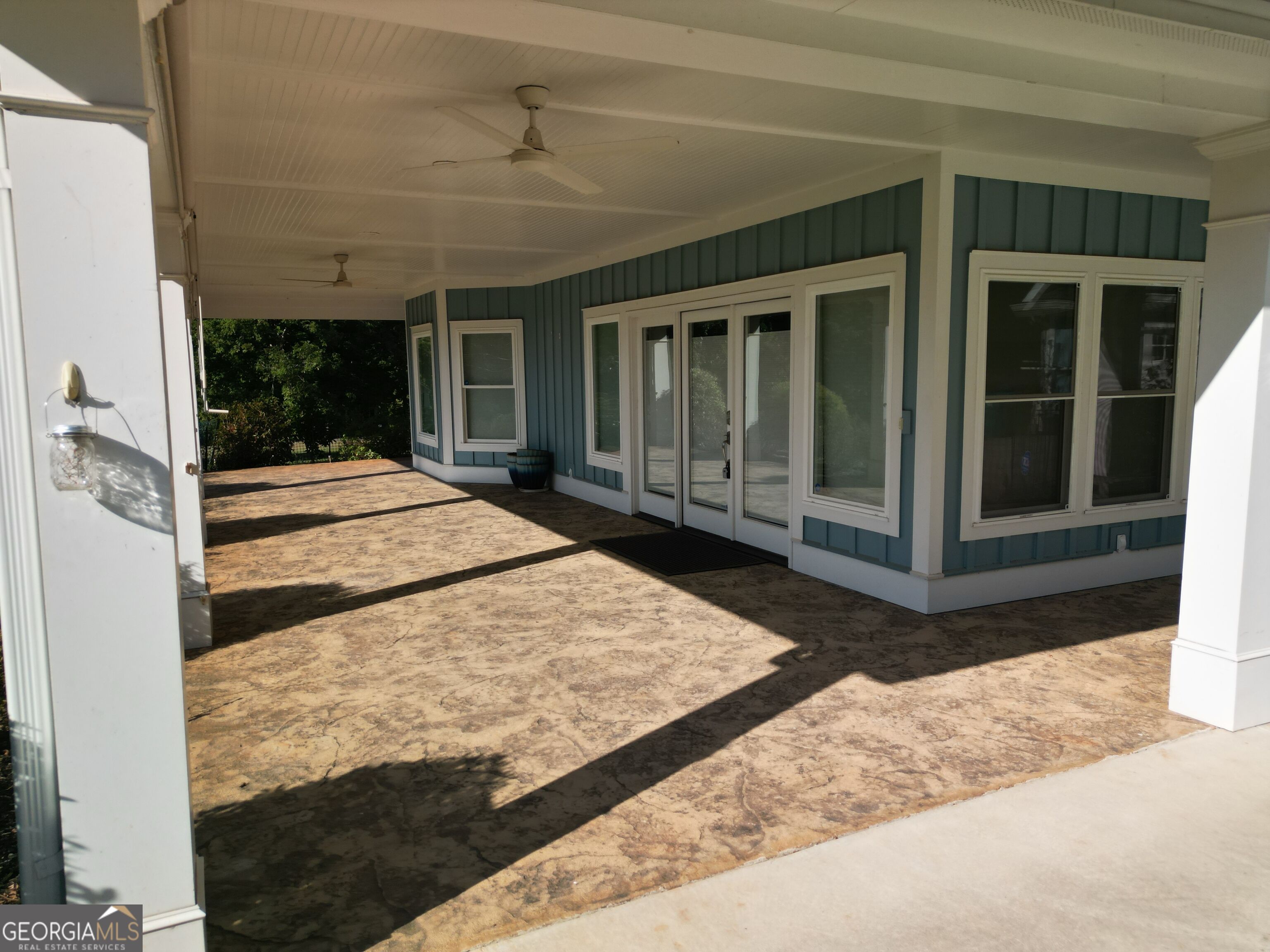 340 Thomas Drive Property Photo 4