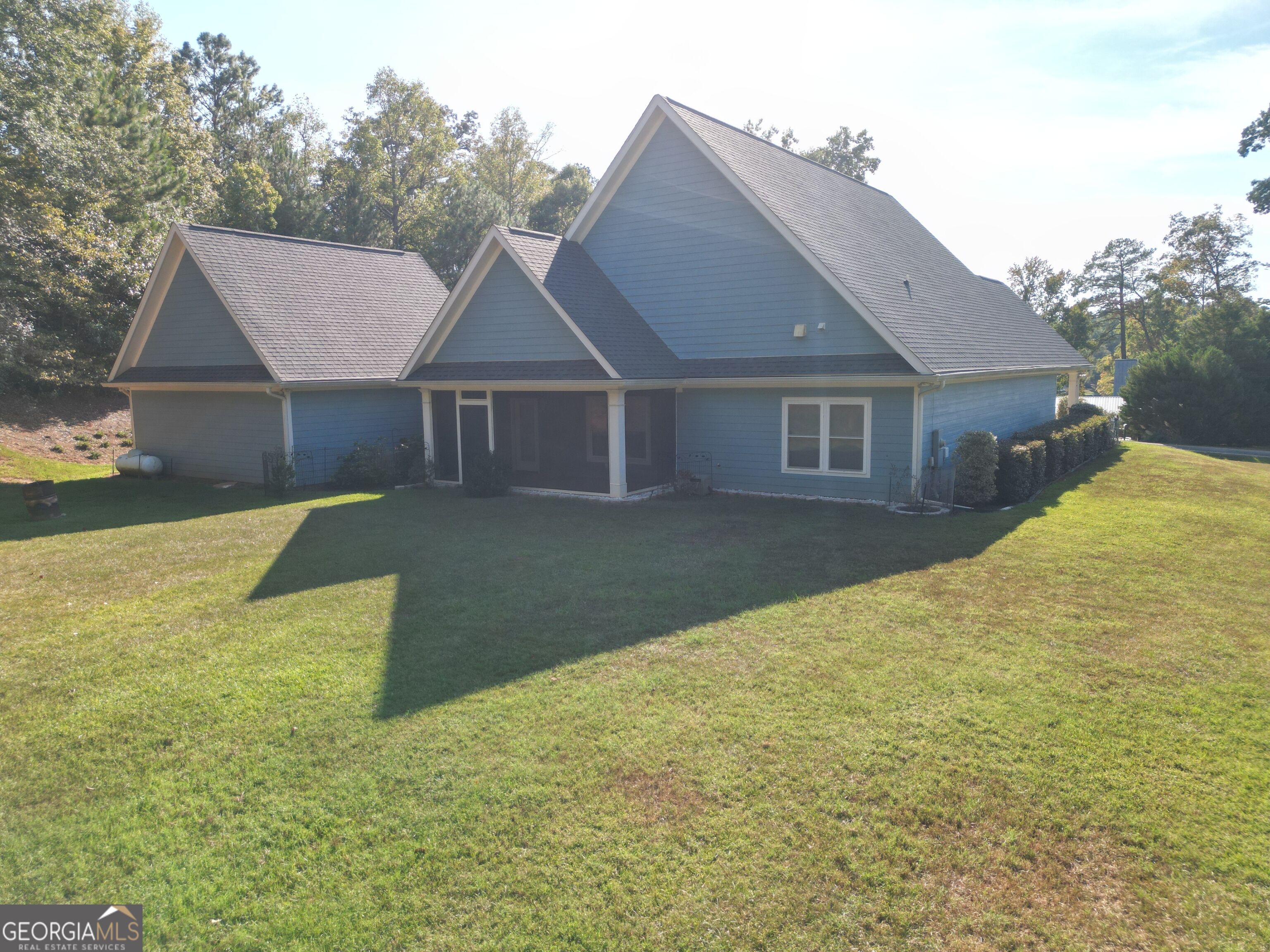 340 Thomas Drive Property Photo 6