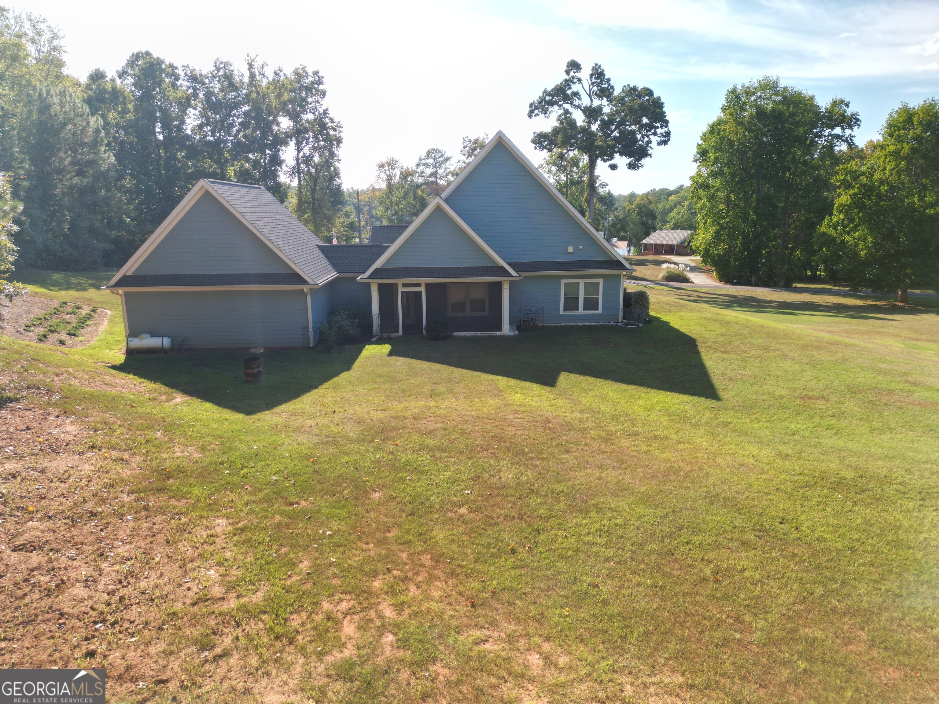 340 Thomas Drive Property Photo 8