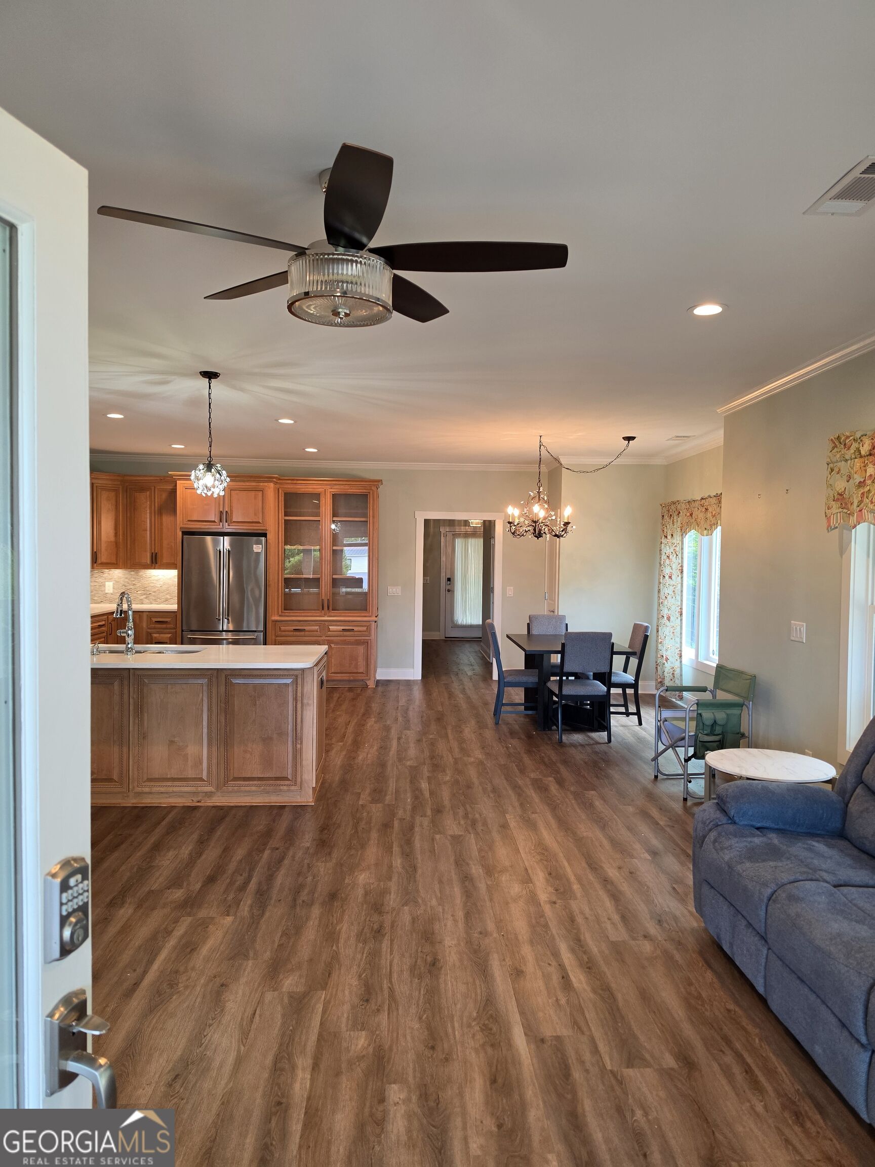 340 Thomas Drive Property Photo 18