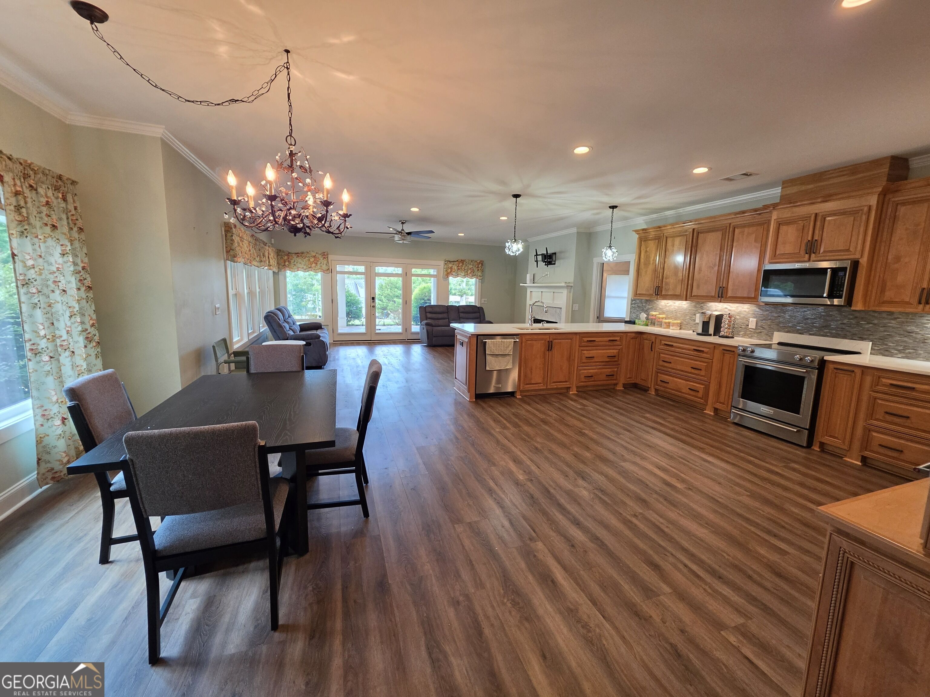 340 Thomas Drive Property Photo 23