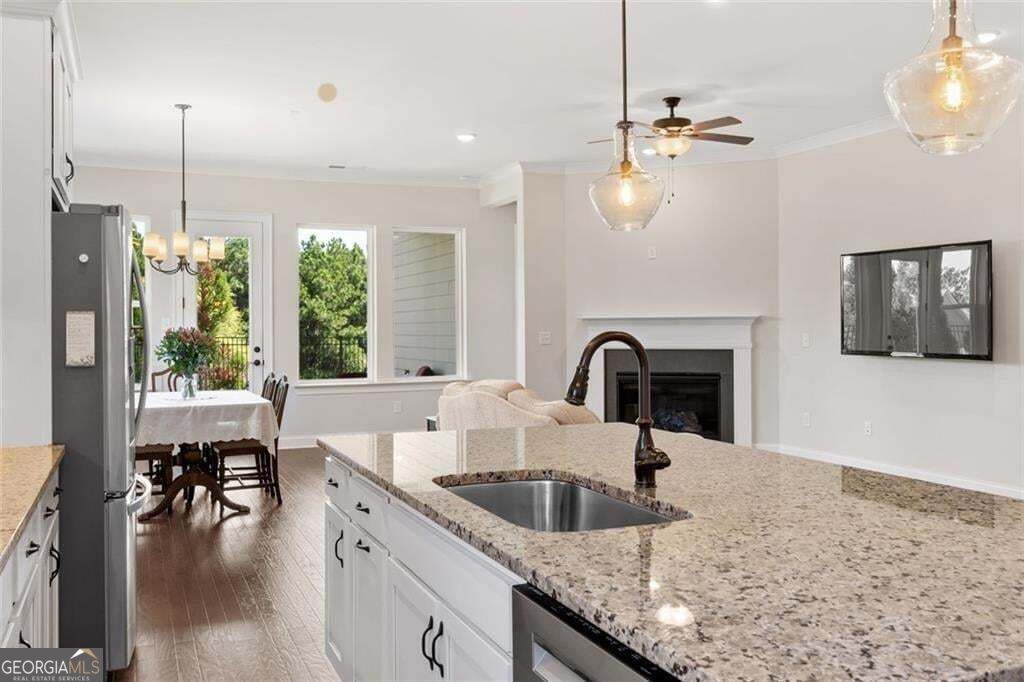 6853 River Rock Drive Property Photo 3