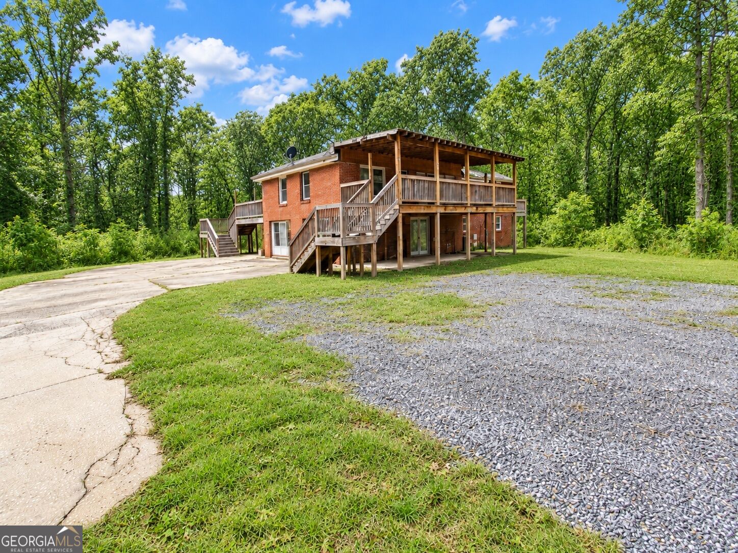 140 Joe Bray Road Property Photo 2