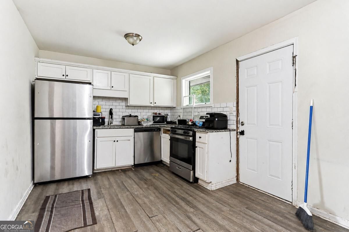 4366 Glenwood Parkway Property Photo 4