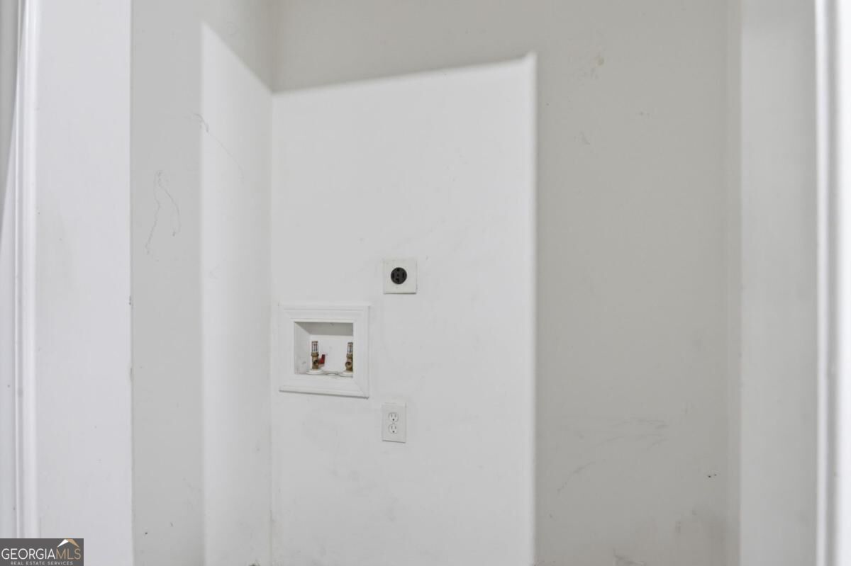 4366 Glenwood Parkway Property Photo 14