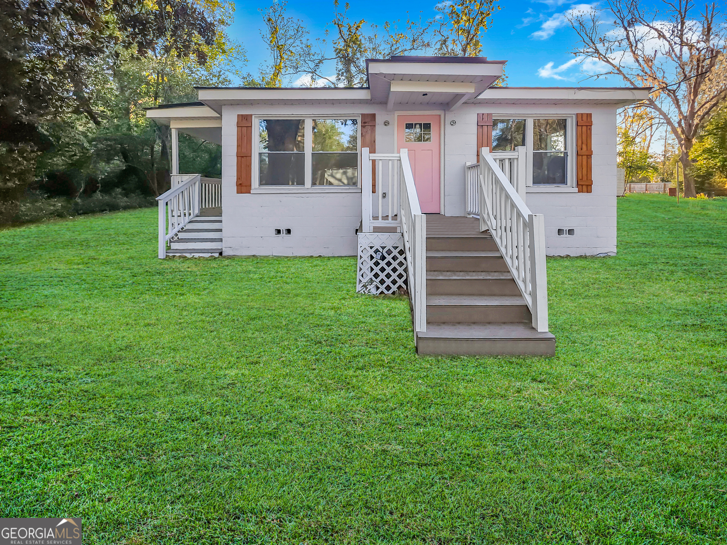 819 S Railroad Avenue Property Photo 1