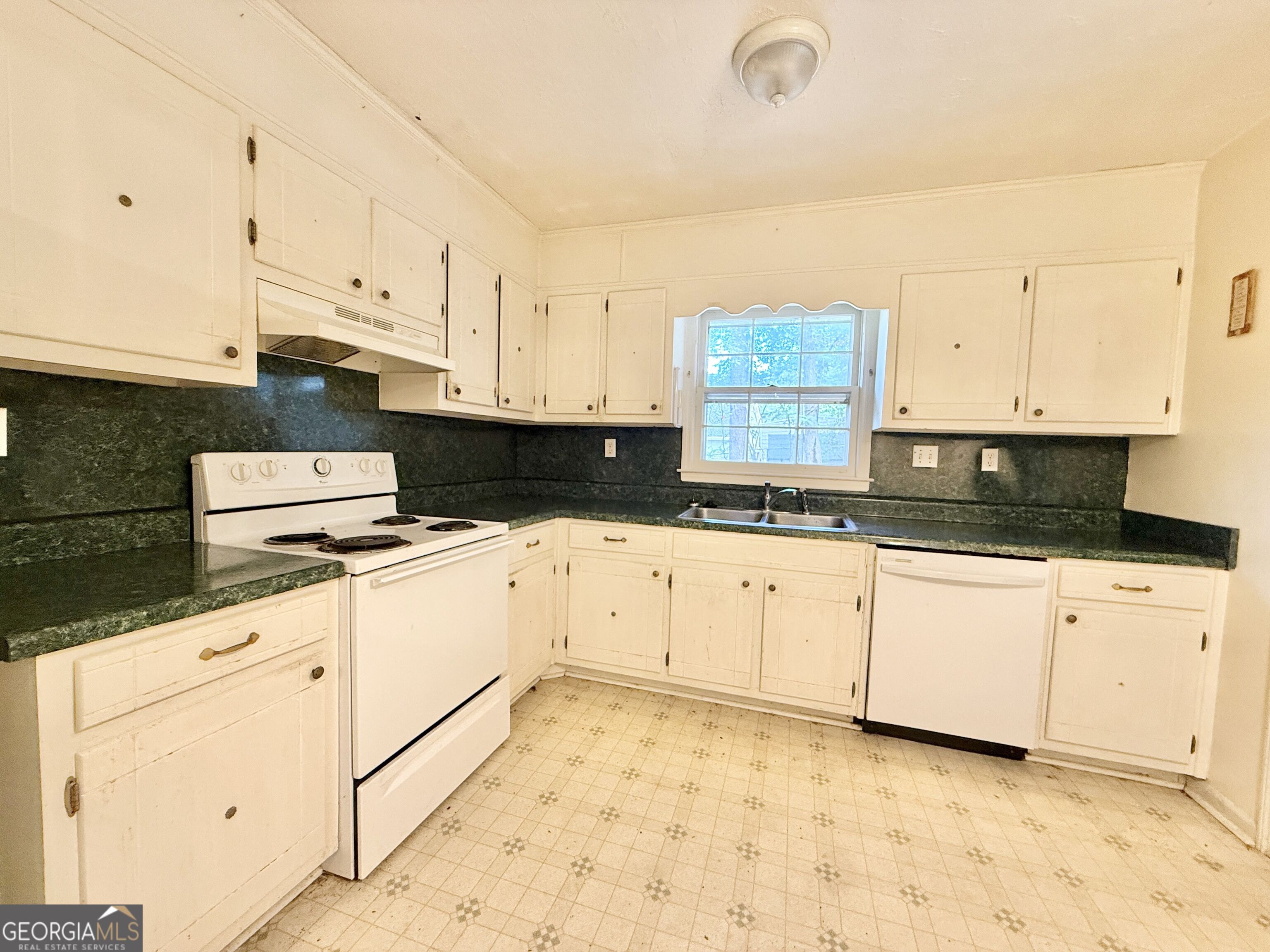 120 Wilhelmina Drive Property Photo 9