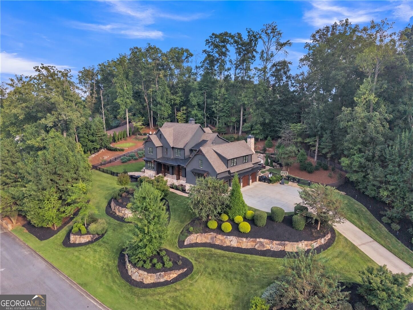 765 Foxhollow Run Property Photo 2