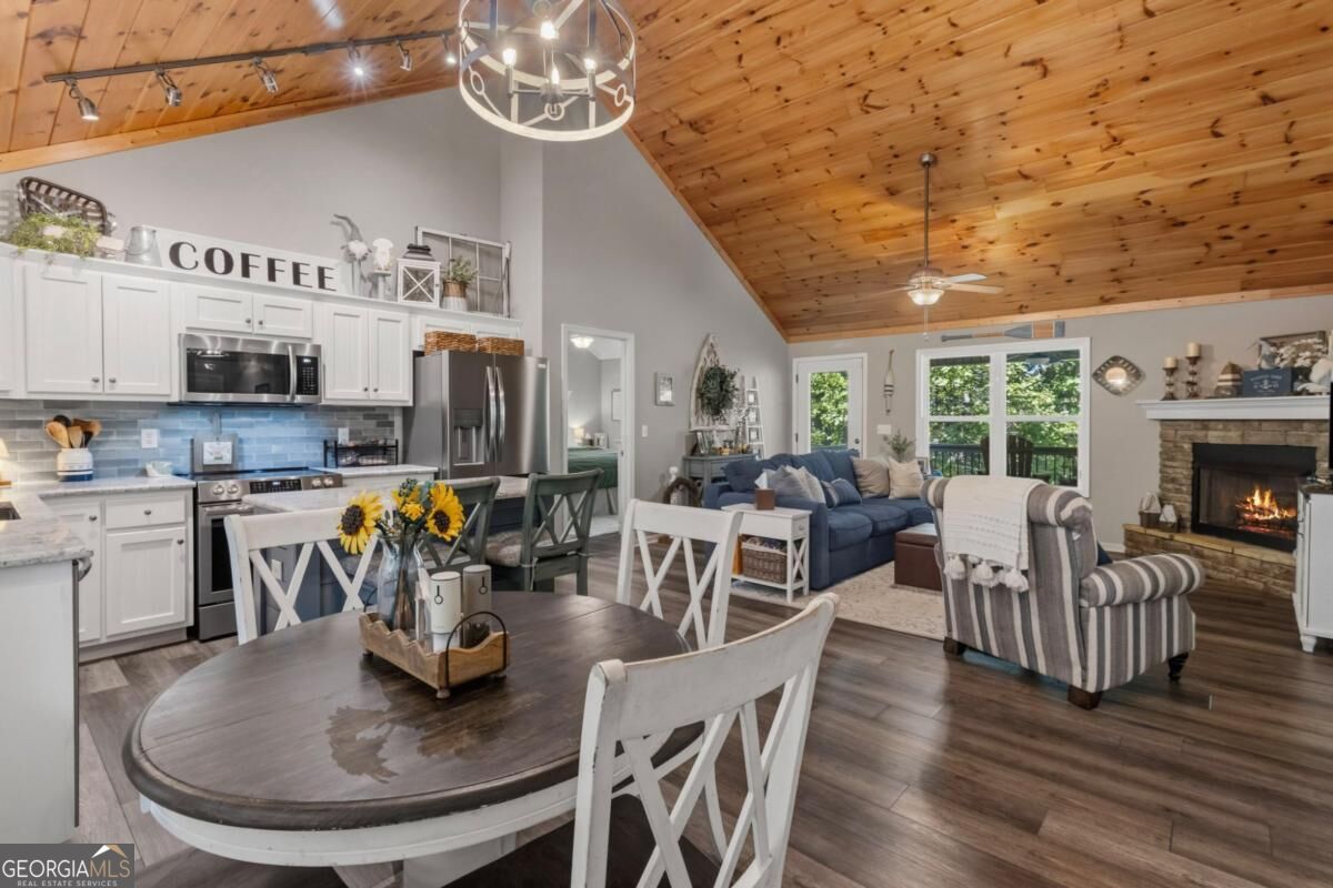 20 Foxhound Court Property Photo 6