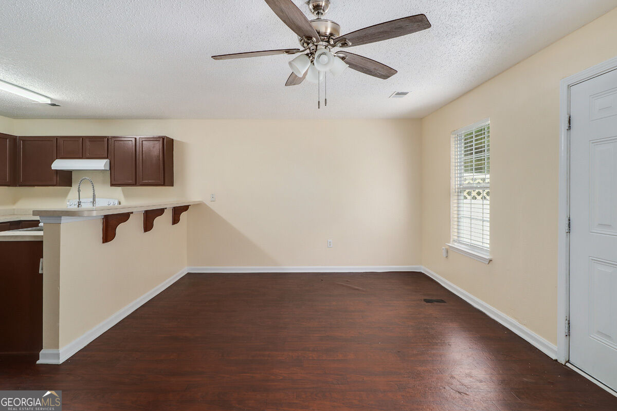 1118 Towne Park Drive Property Photo 4