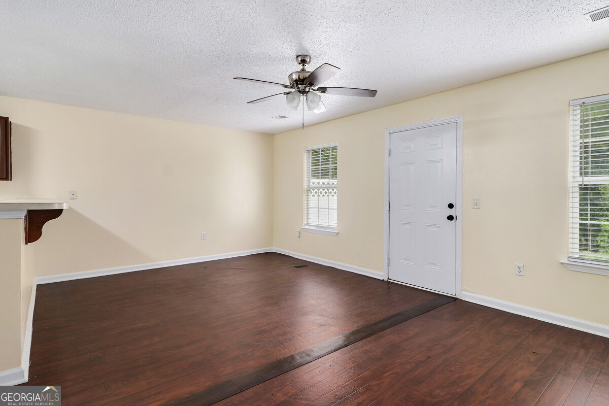 1118 Towne Park Drive Property Photo 7