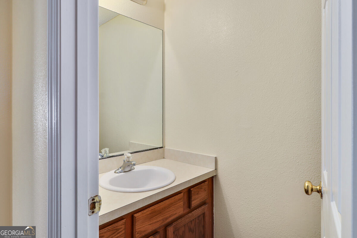 1118 Towne Park Drive Property Photo 8