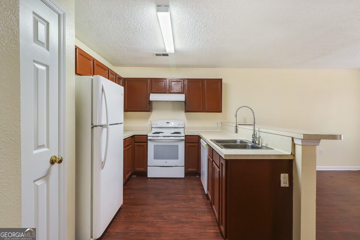 1118 Towne Park Drive Property Photo 10