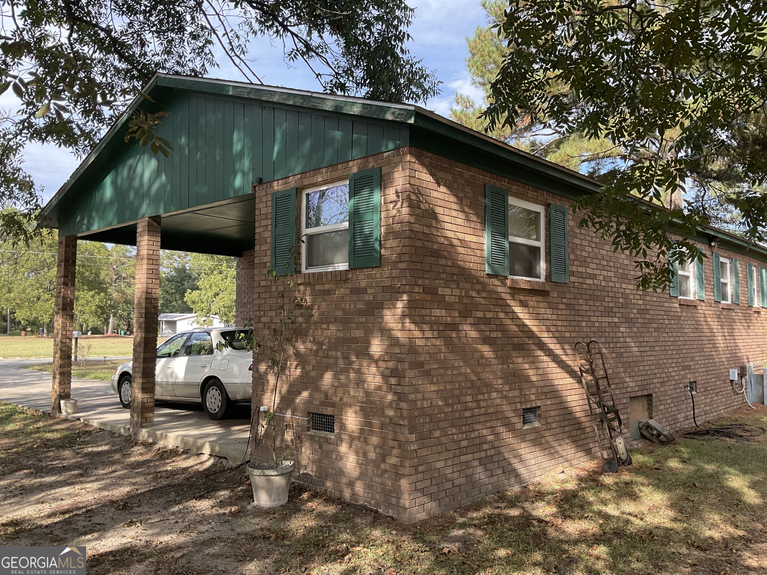 517 Whitehall Street Property Photo 3