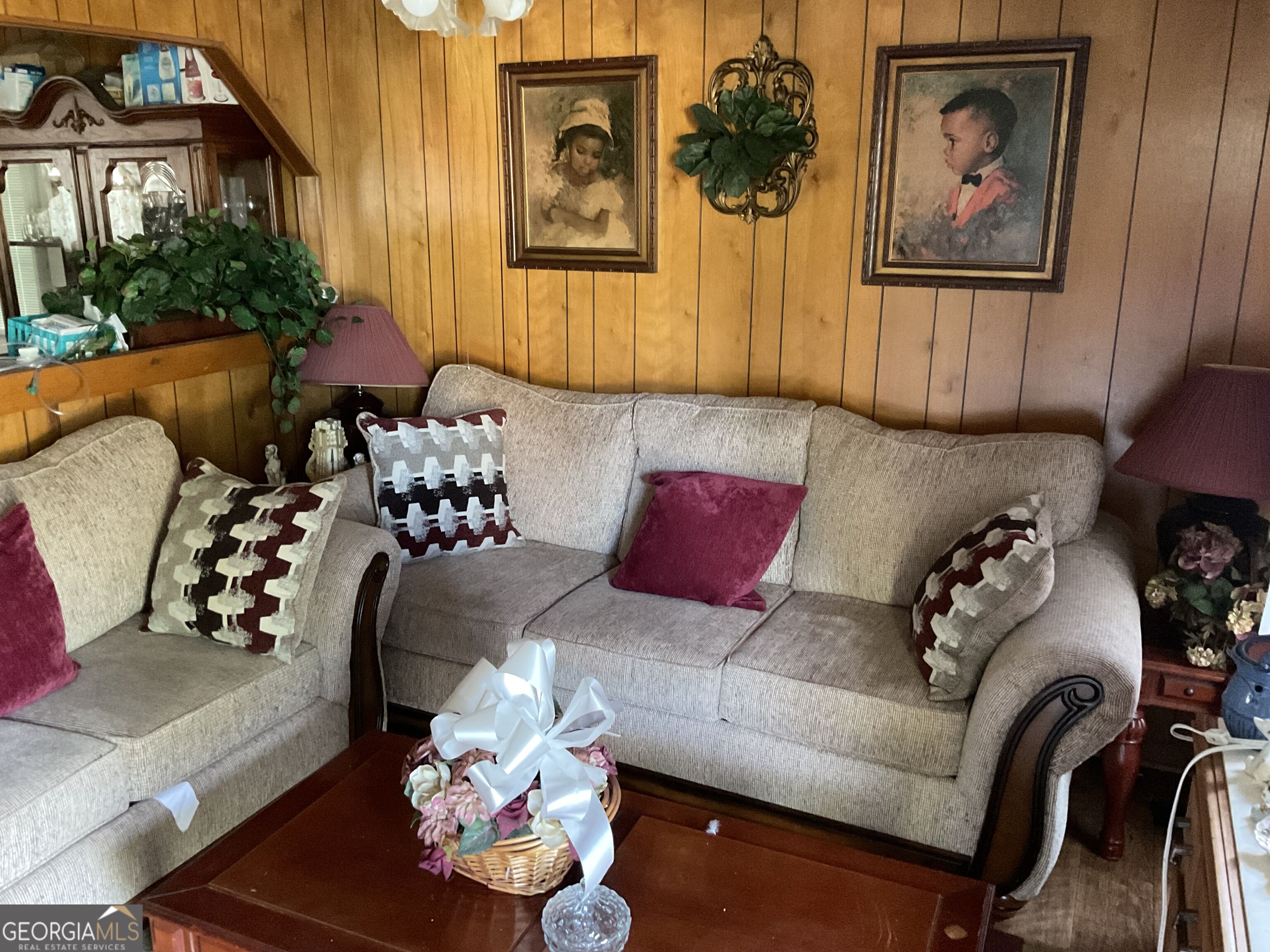 517 Whitehall Street Property Photo 8