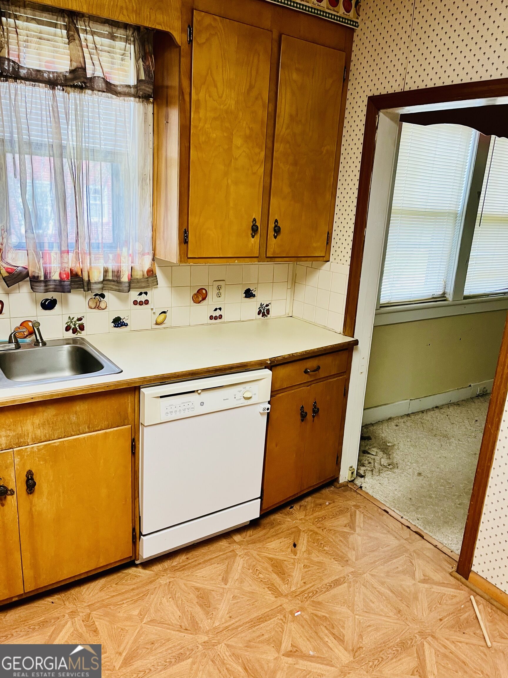 6 N Spring Street Property Photo 8