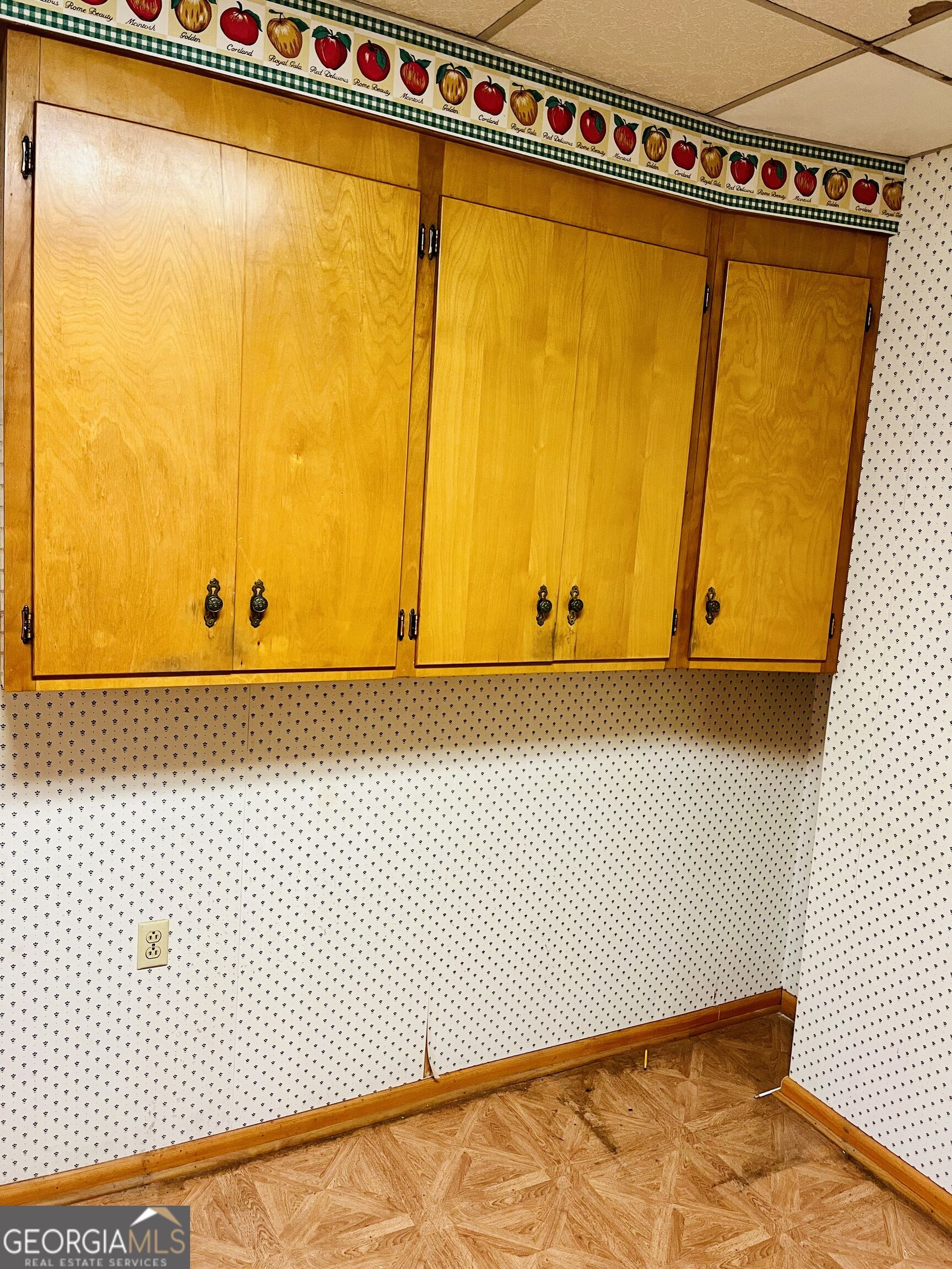 6 N Spring Street Property Photo 10