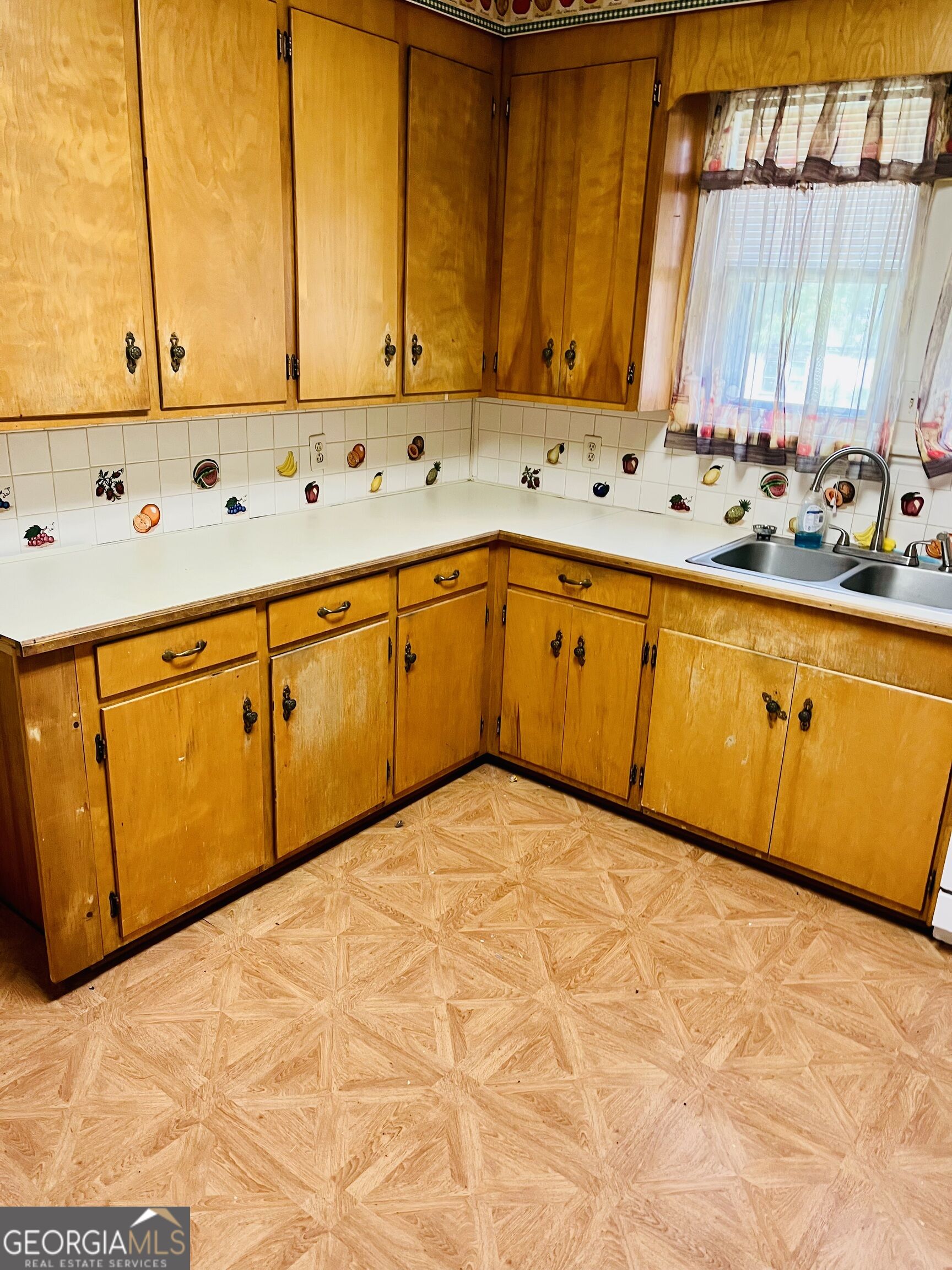 6 N Spring Street Property Photo 11