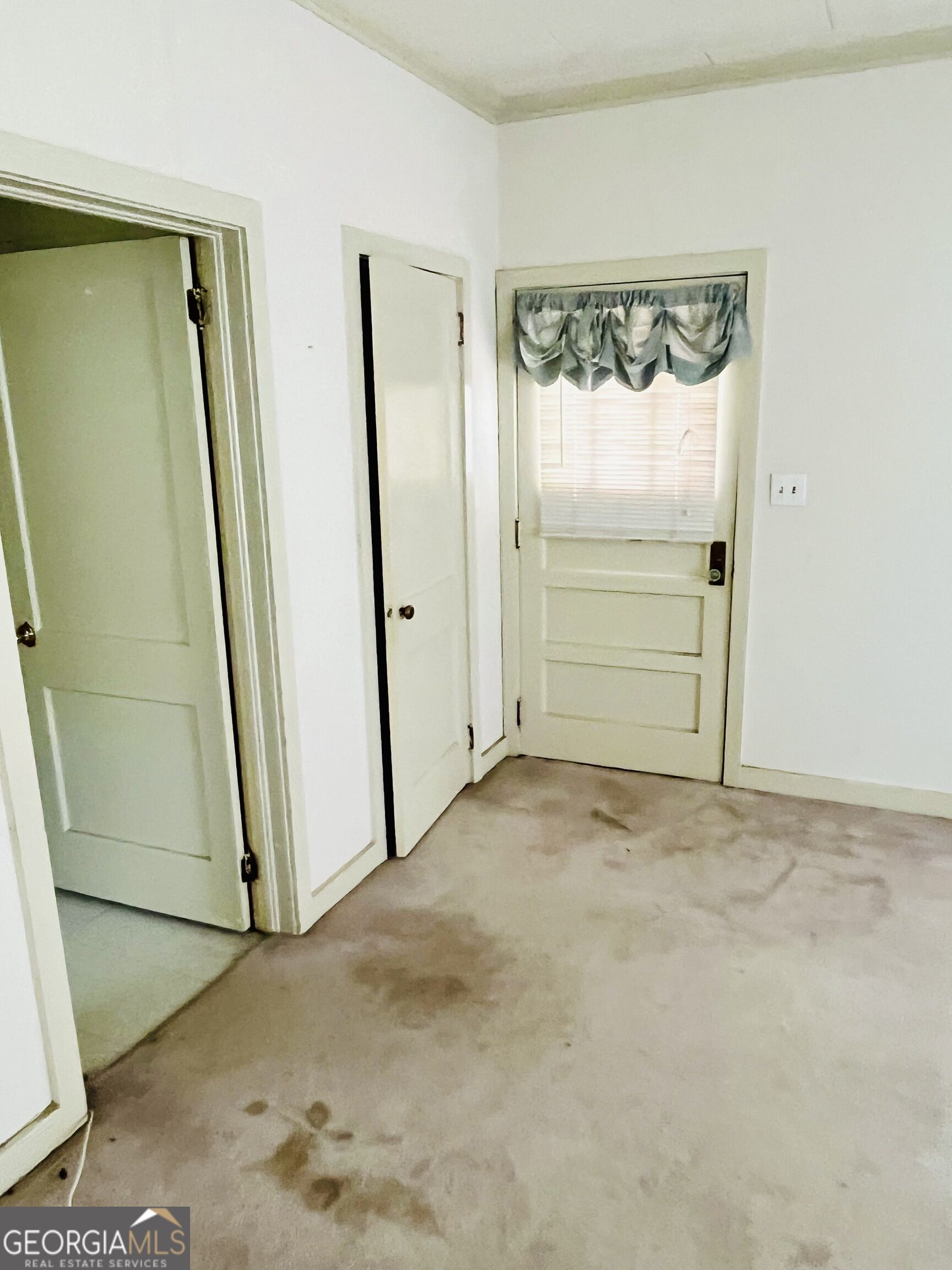 6 N Spring Street Property Photo 12