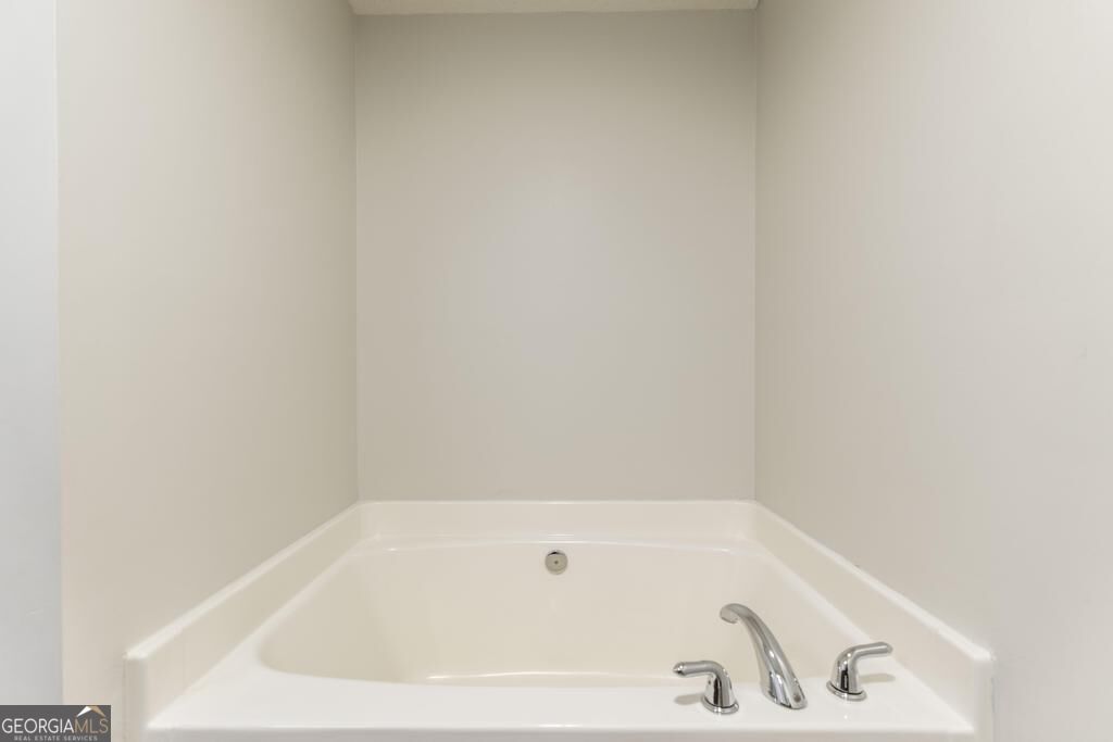 5 Pine Shadow Court Property Photo 13