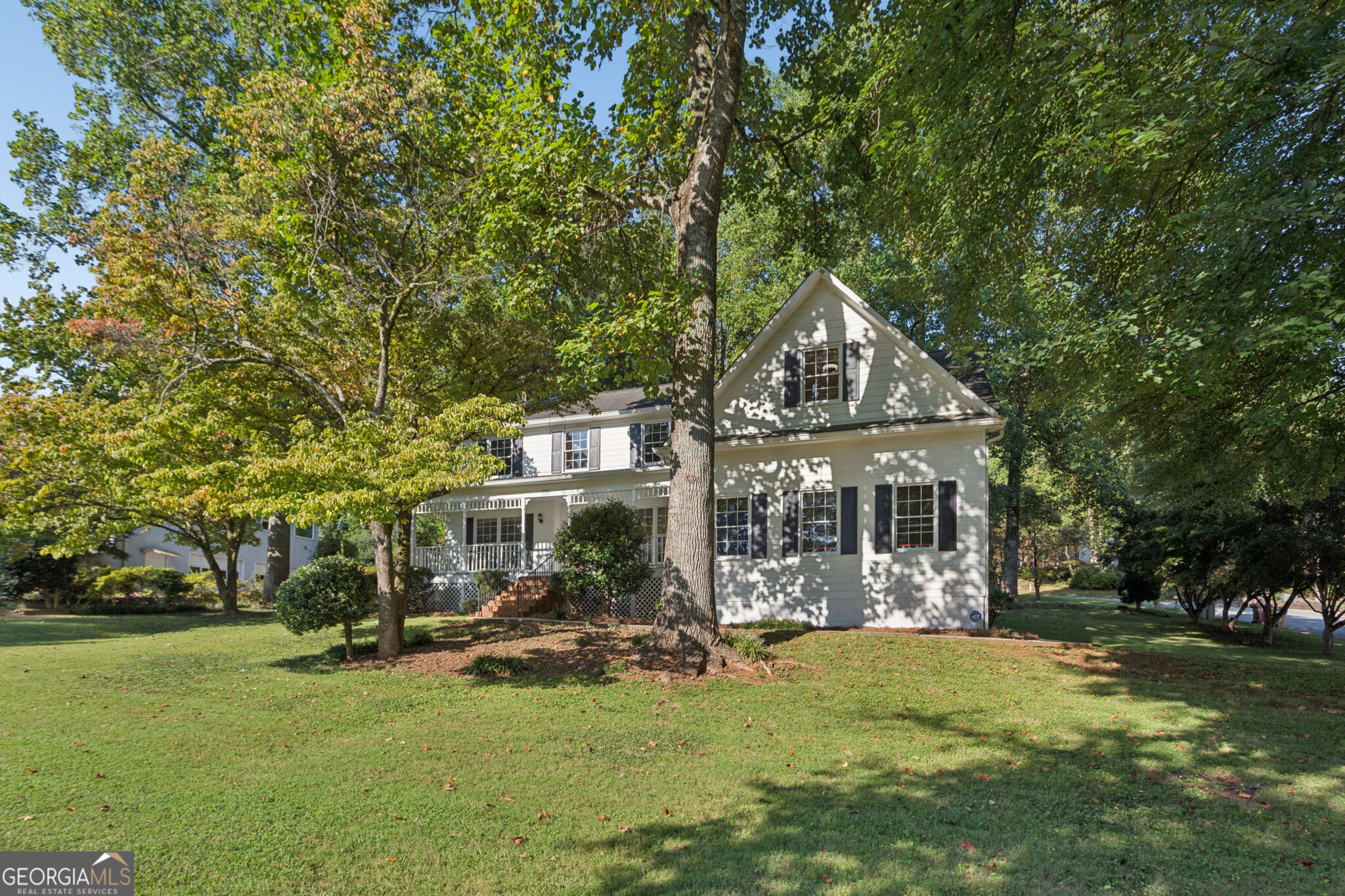 580 Berkeley Lane NE Property Photo 1