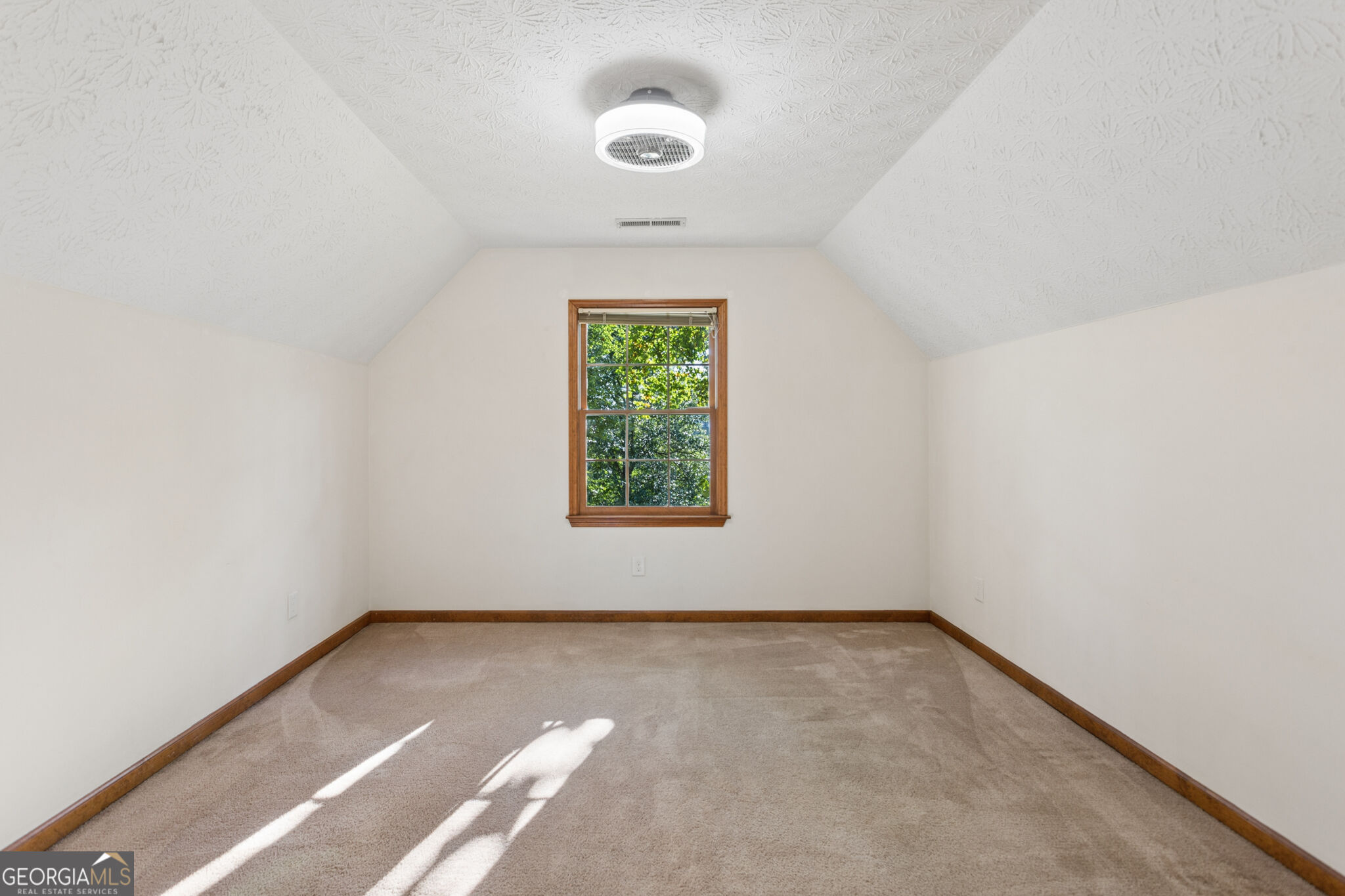 580 Berkeley Lane Ne Property Photo 24
